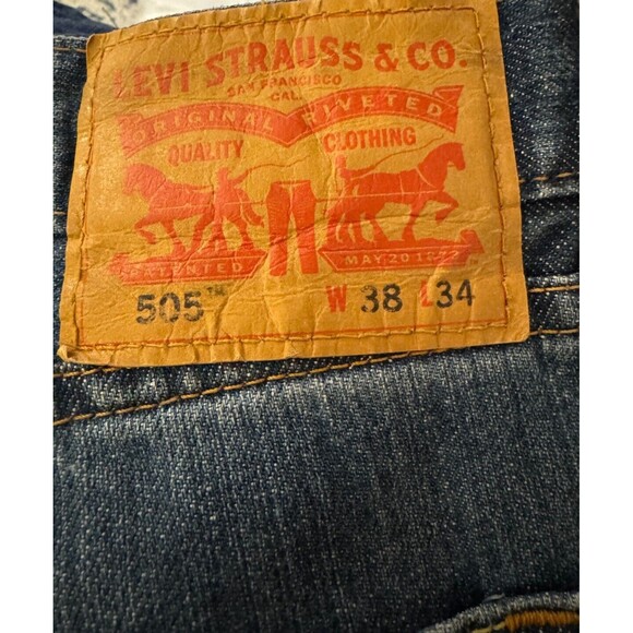 Levis 505 Regular Fit Men's Jeans, Size 38 x 34 - Medium Blue Classic - Picture 3 of 8